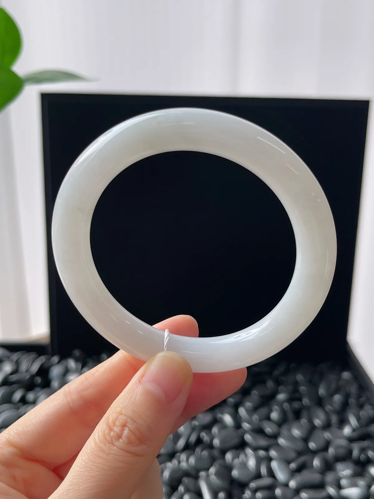 圆镯54.7圈口，翡翠手镯