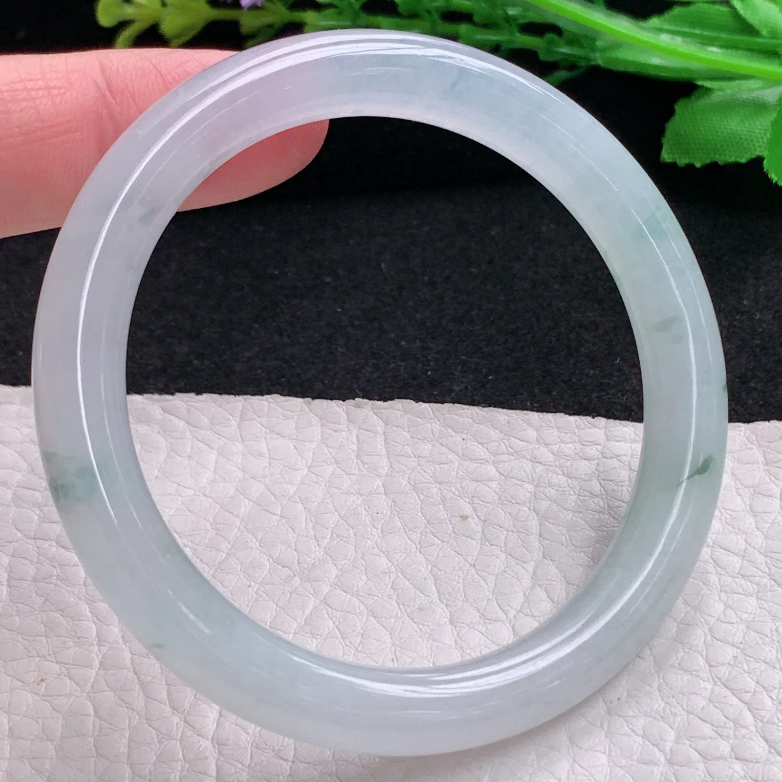 xc自然光54*8.3叮当镯 缅甸翡翠a货玉手镯冰飘花圆条玉手环