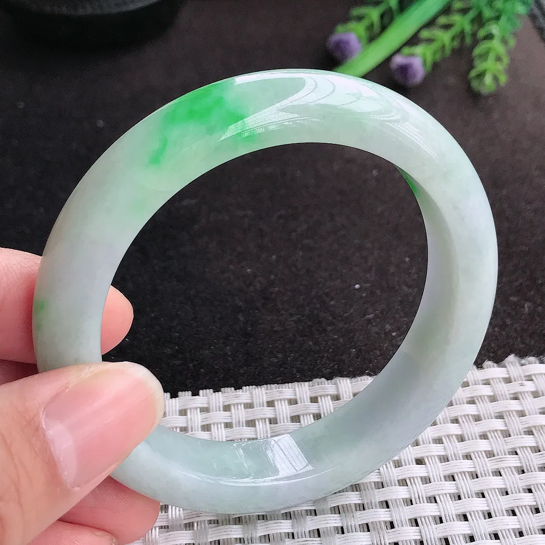天然A货翡翠56.5/12.8/9老坑精美温润飘阳绿手镯宽边玉手镯