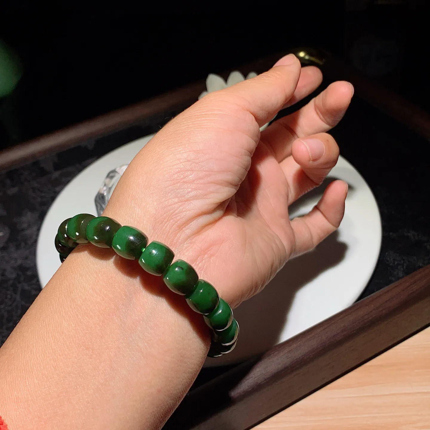 和田玉粉青红皮料俄罗斯碧玉直切老型珠手串。单颗尺寸9/10！玉质细腻油润。手推出油。佩戴高端典雅。lt251201