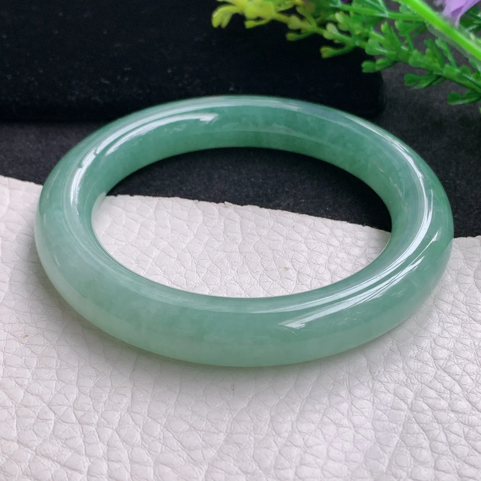 r自然光55*10.8*11美人镯 缅甸翡翠a货玉手镯冰晴绿圆条玉手环