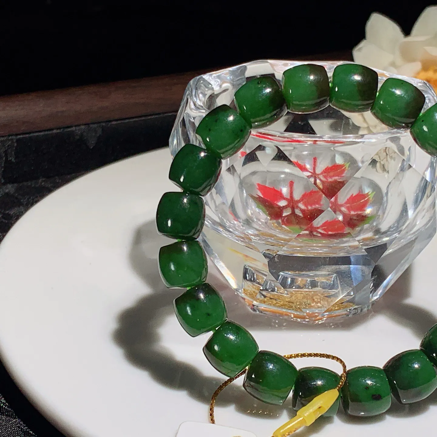 和田玉粉青红皮料俄罗斯碧玉直切老型珠手串。单颗尺寸9/10！玉质细腻油润。手推出油。佩戴高端典雅。l