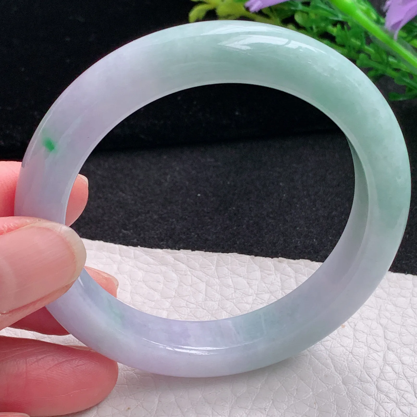 yh自然光54.5*11.2*9平安镯 缅甸翡翠a货玉手镯春带彩甜美？宽边玉手环