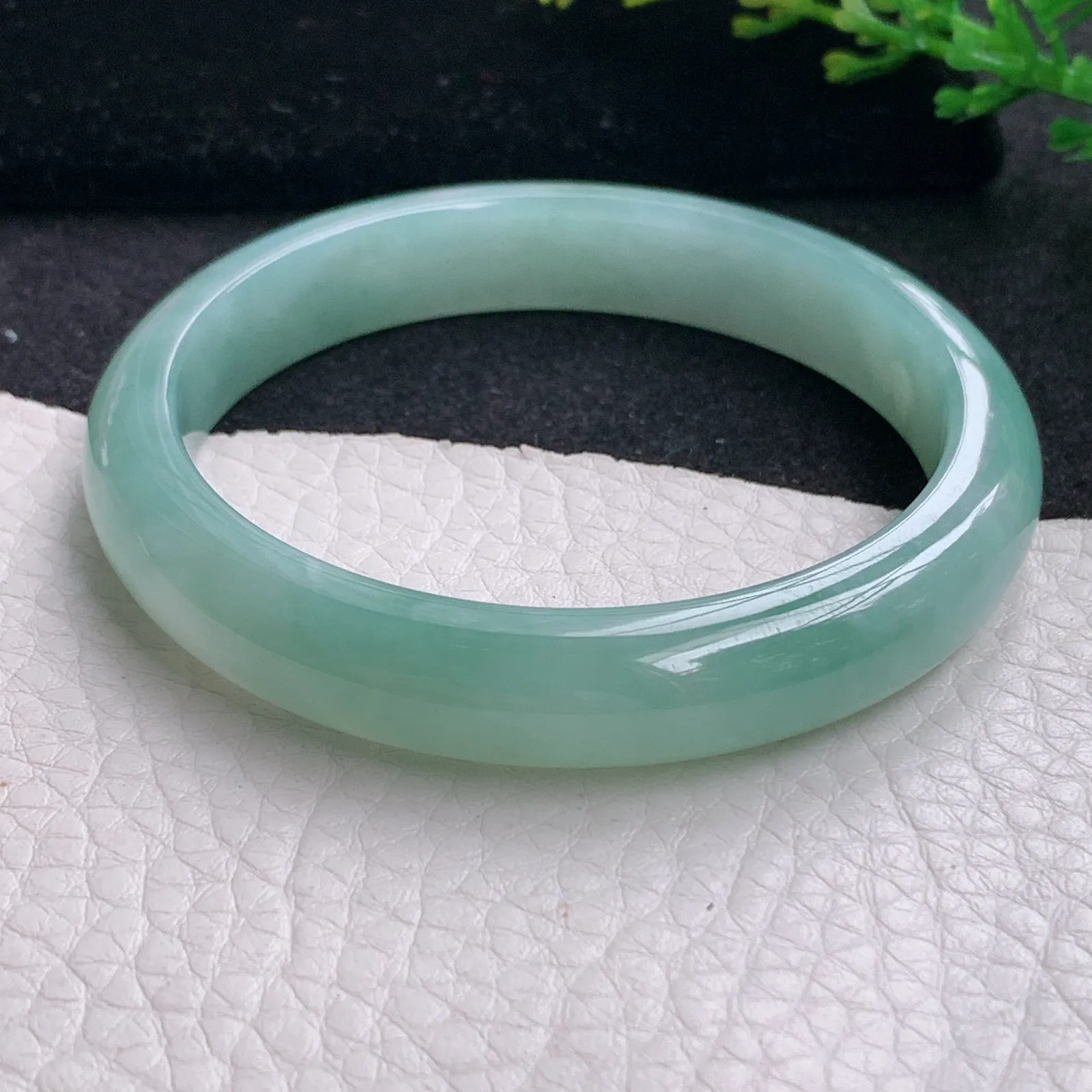 n自然光54*10.3*7平安镯 缅甸翡翠a货玉手镯秀气清韵宽边玉手环