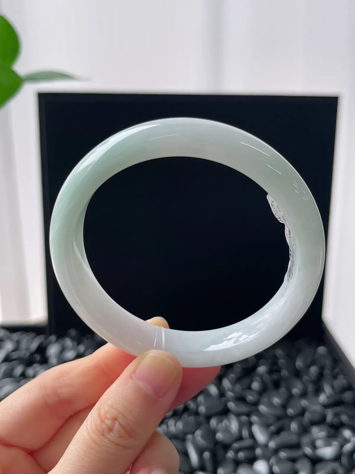 正圈57.8圈口，翡翠糯化种白色手镯