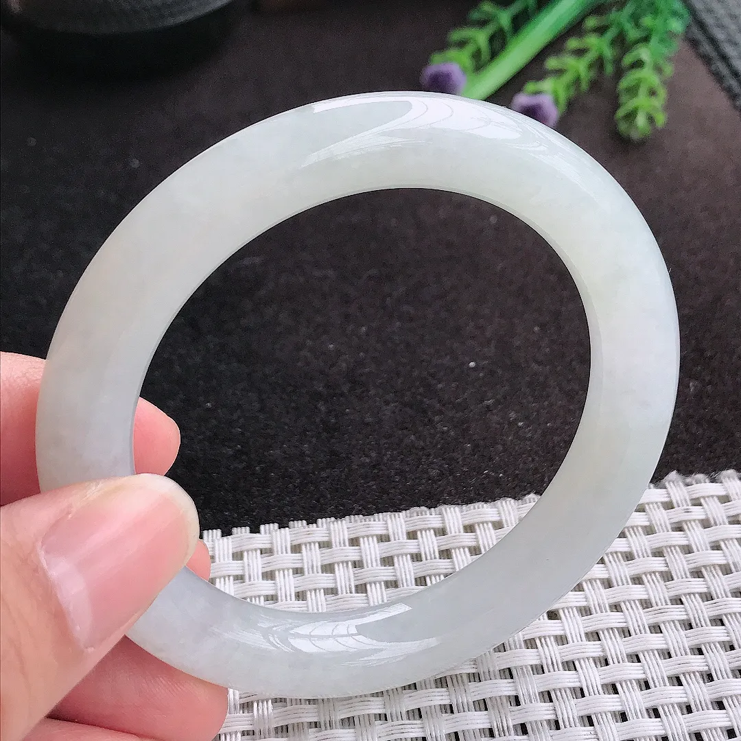 天然A货翡翠55.5/10.3/10老坑秀气冰润白月光圆条手镯玉手镯
