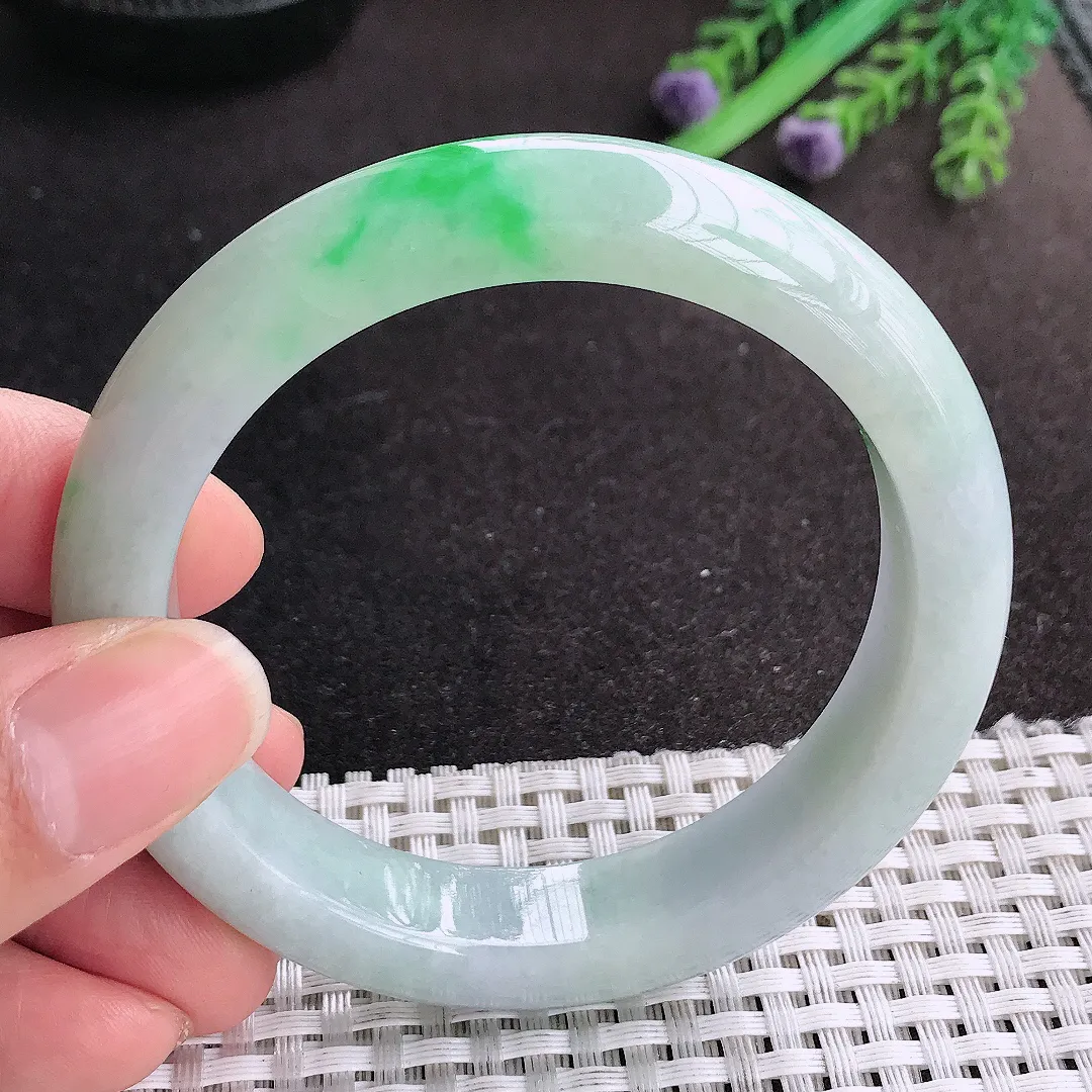 天然A货翡翠56.5/12.8/9老坑精美温润飘阳绿手镯宽边玉手镯