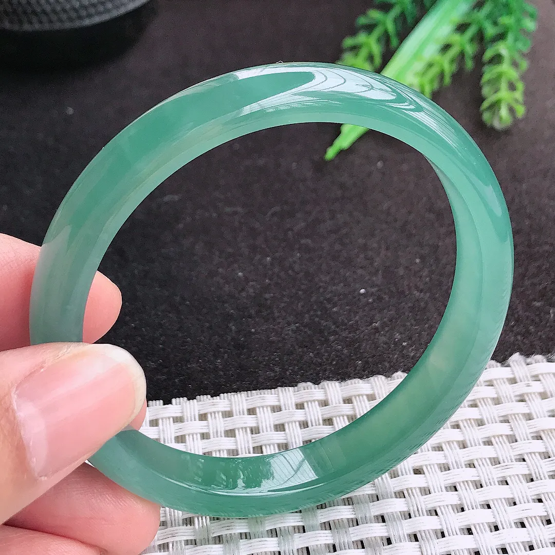 天然A货翡翠57.5/10.2/6.5老坑冰胶果冻冰纯满色天空蓝冰蓝手镯宽边玉手镯