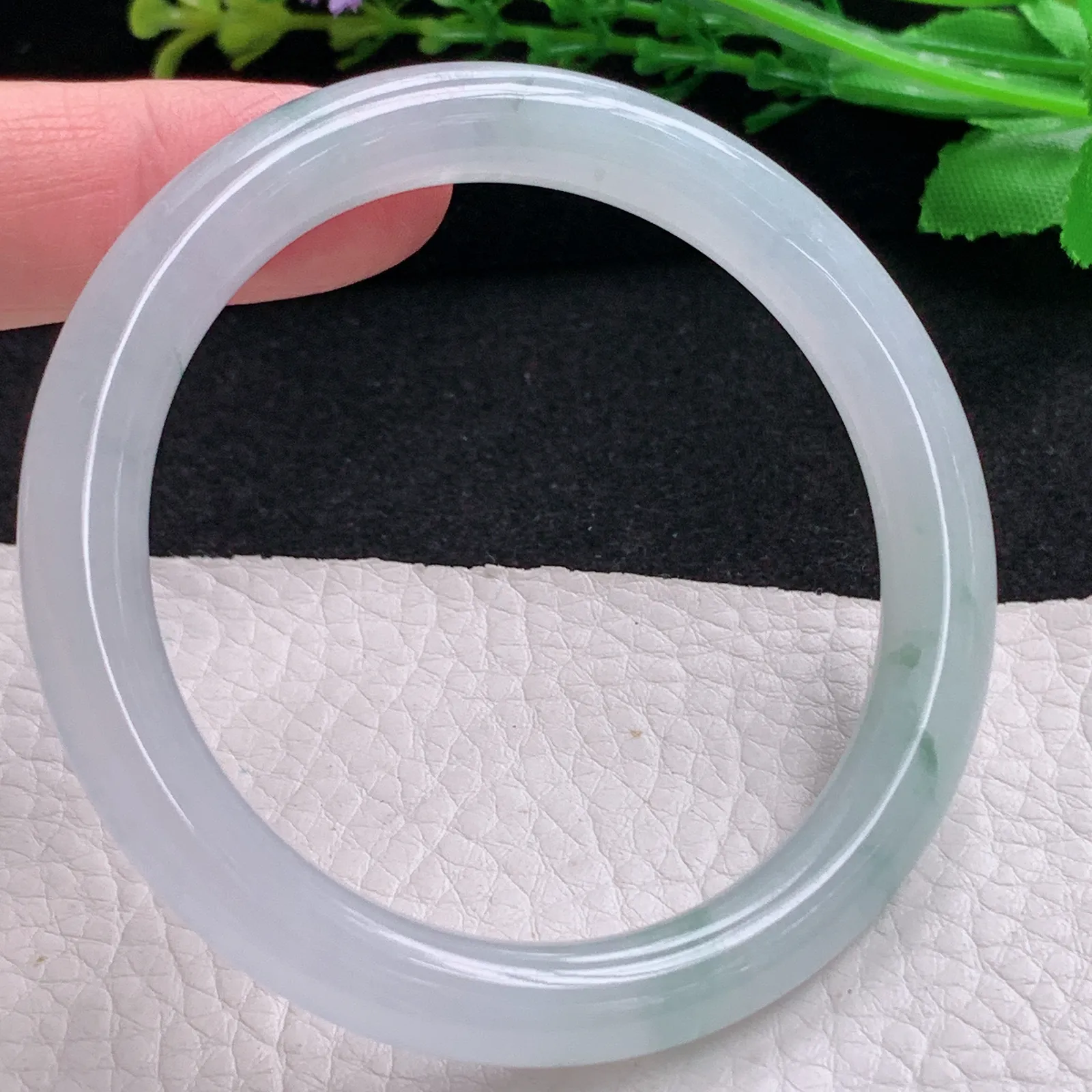 xc自然光54*8.3叮当镯 缅甸翡翠a货玉手镯冰飘花圆条玉手环