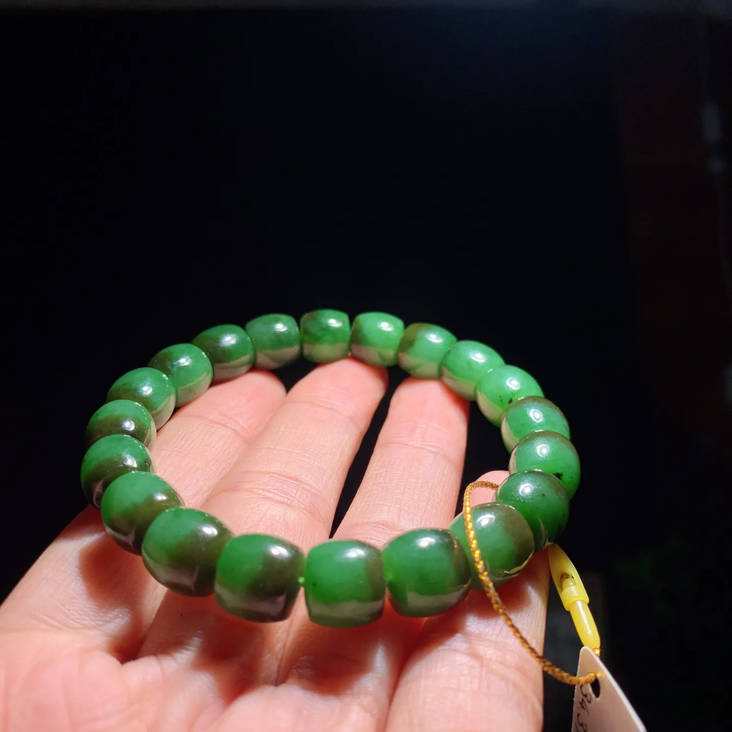 和田玉粉青红皮料俄罗斯碧玉直切老型珠手串。单颗尺寸9/10！玉质细腻油润。手推出油。佩戴高端典雅。lt251201