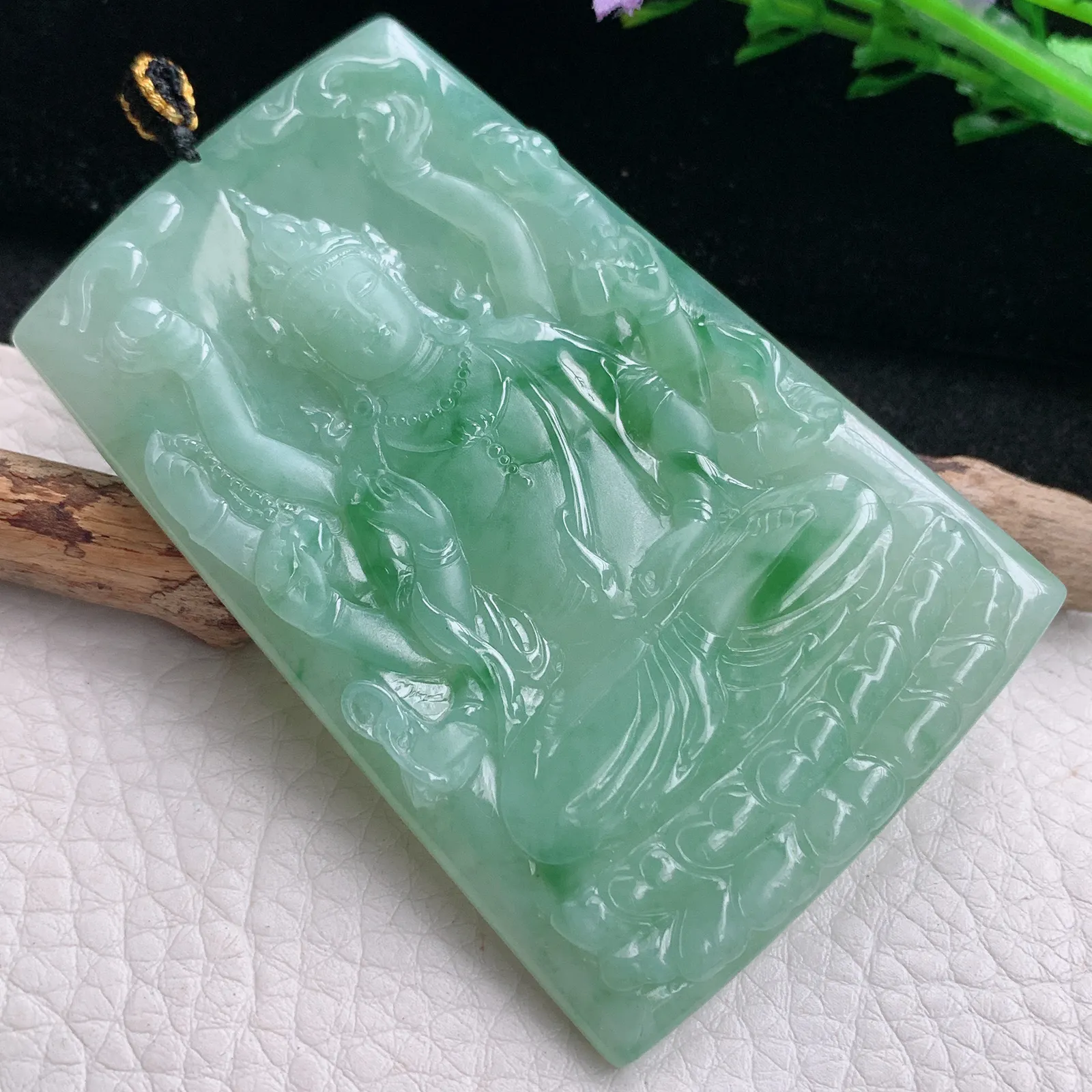 kh自然光71*47.6*5.7天然缅甸翡翠冰飘绿花千手观音玉吊坠 玉挂件