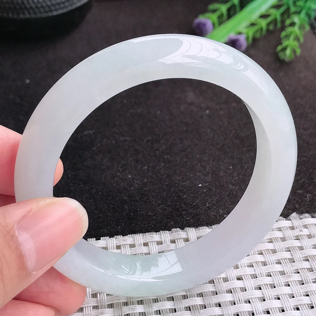 天然A货翡翠55.5/12.3/9老坑冰润果冻胶月光白手镯宽边玉手镯