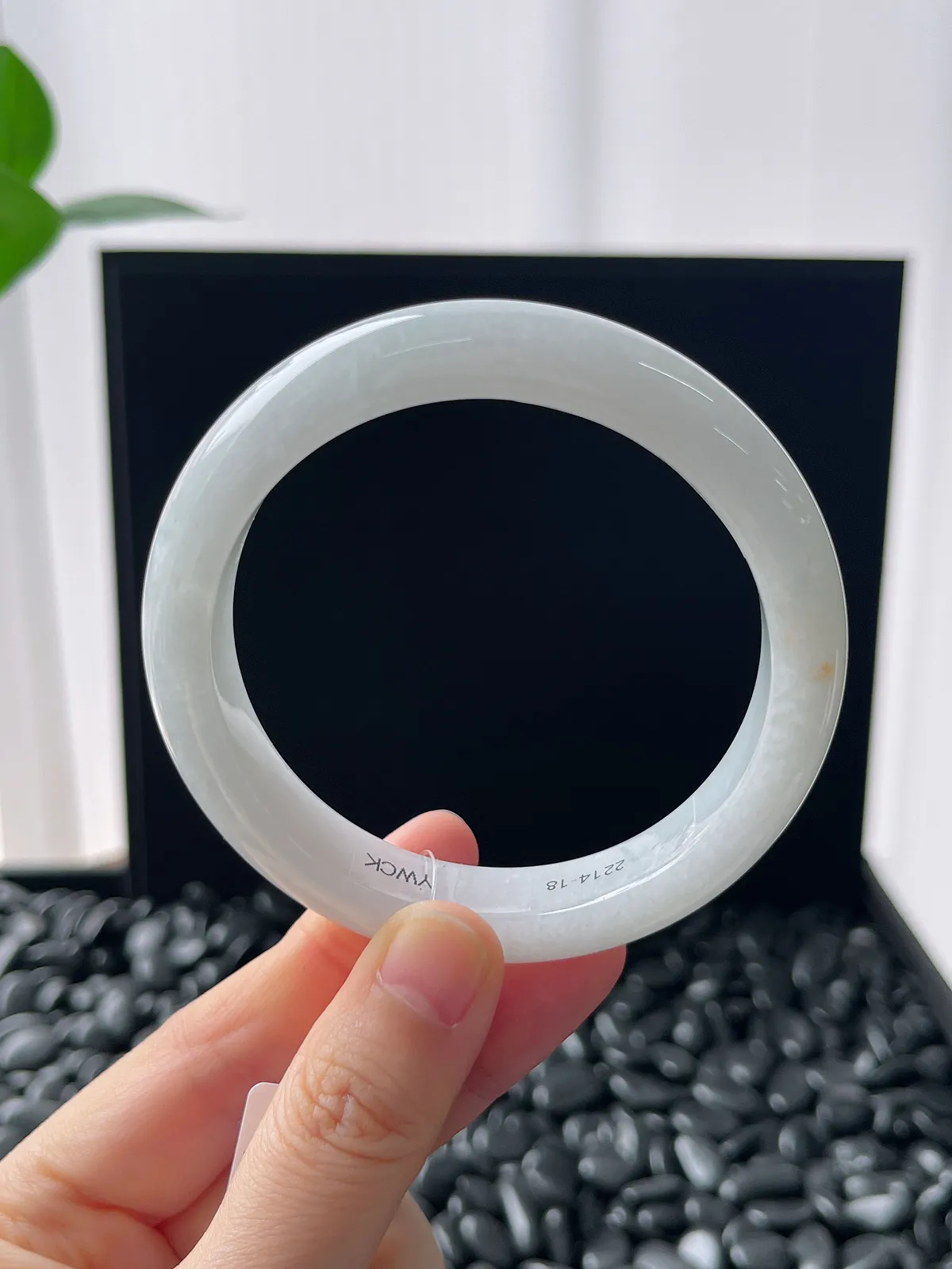 正圈58圈口，翡翠糯化种白色手镯