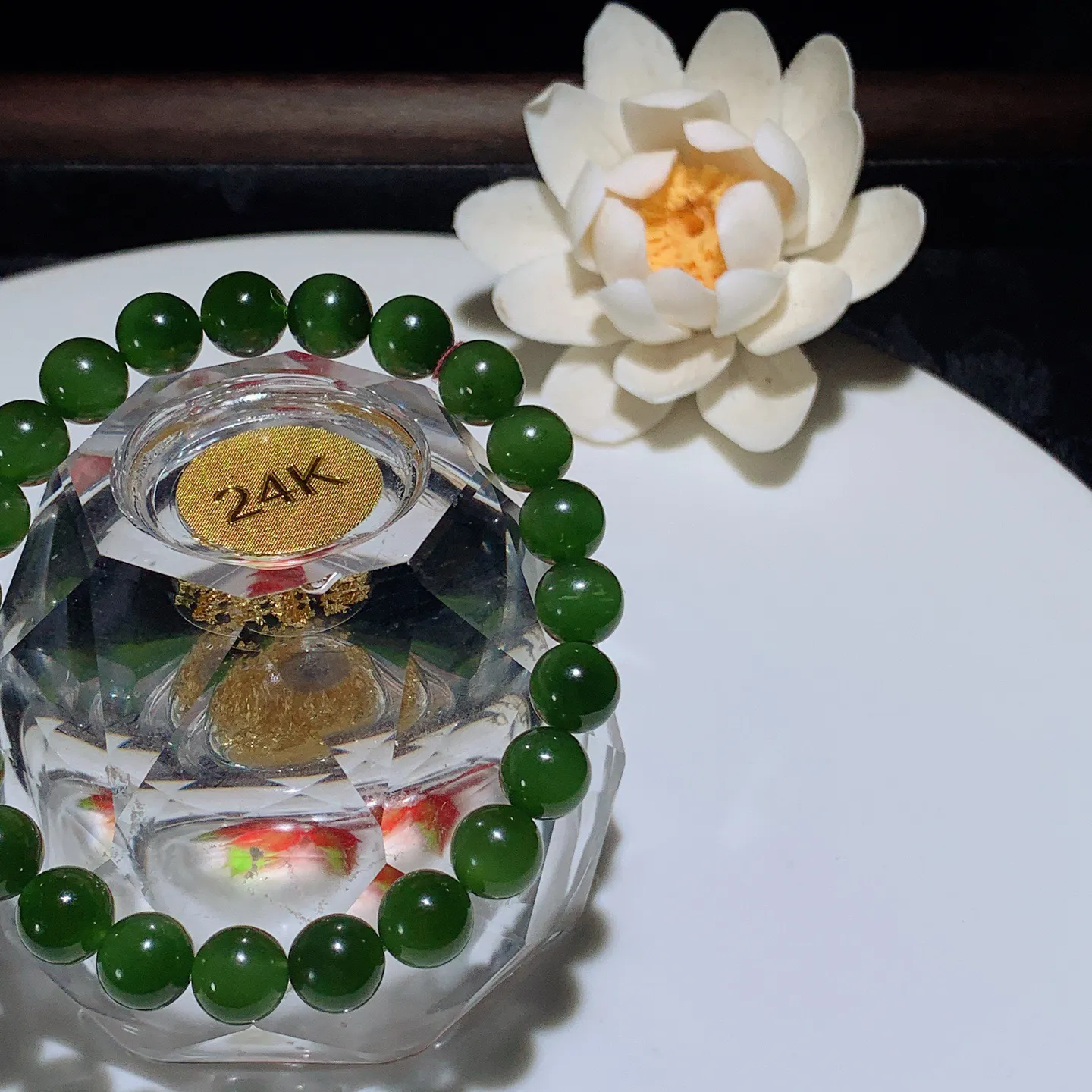 和田玉菠菜绿俄罗斯碧玉手串。单颗尺寸8！玉质细腻油润。手推出油。佩戴高端典雅。lt251201