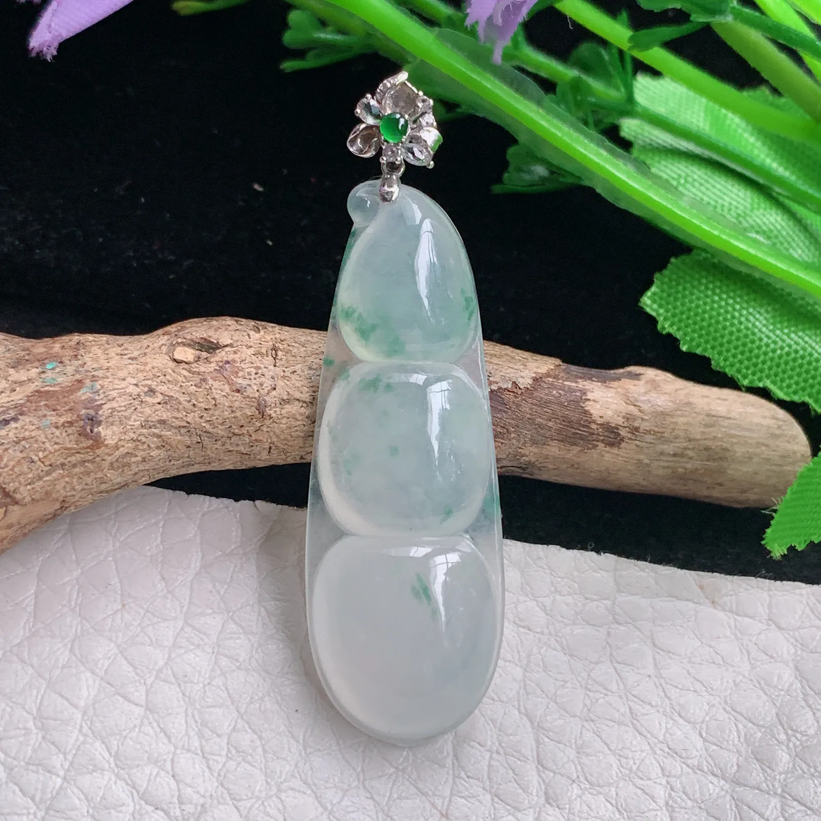 abc自然光48*14.3*6天然缅甸翡翠冰飘花平安豆 四季豆玉吊坠 玉挂件