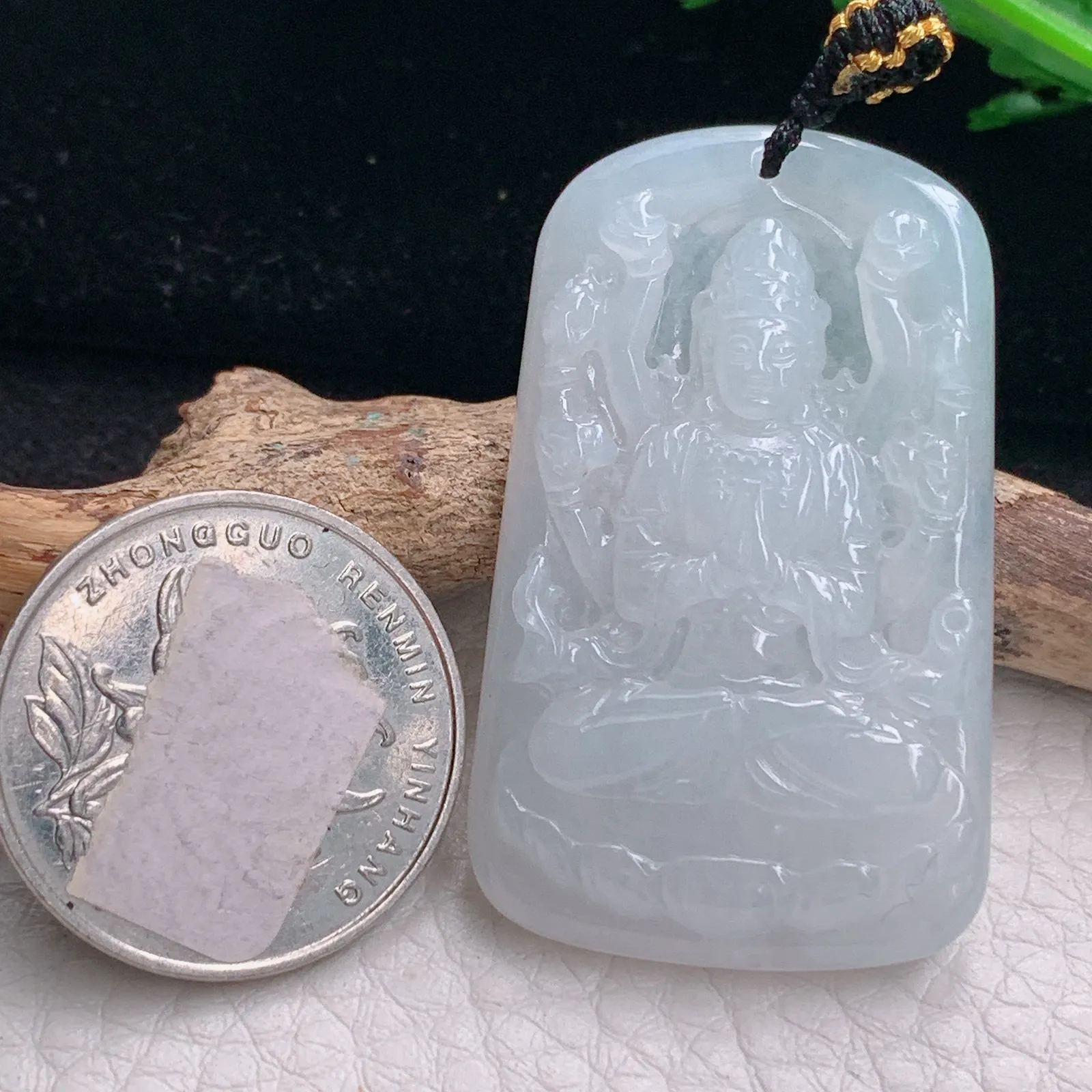 kh自然光44.3*27*5.7天然缅甸翡翠白月光水润千手观音玉吊坠 玉挂件