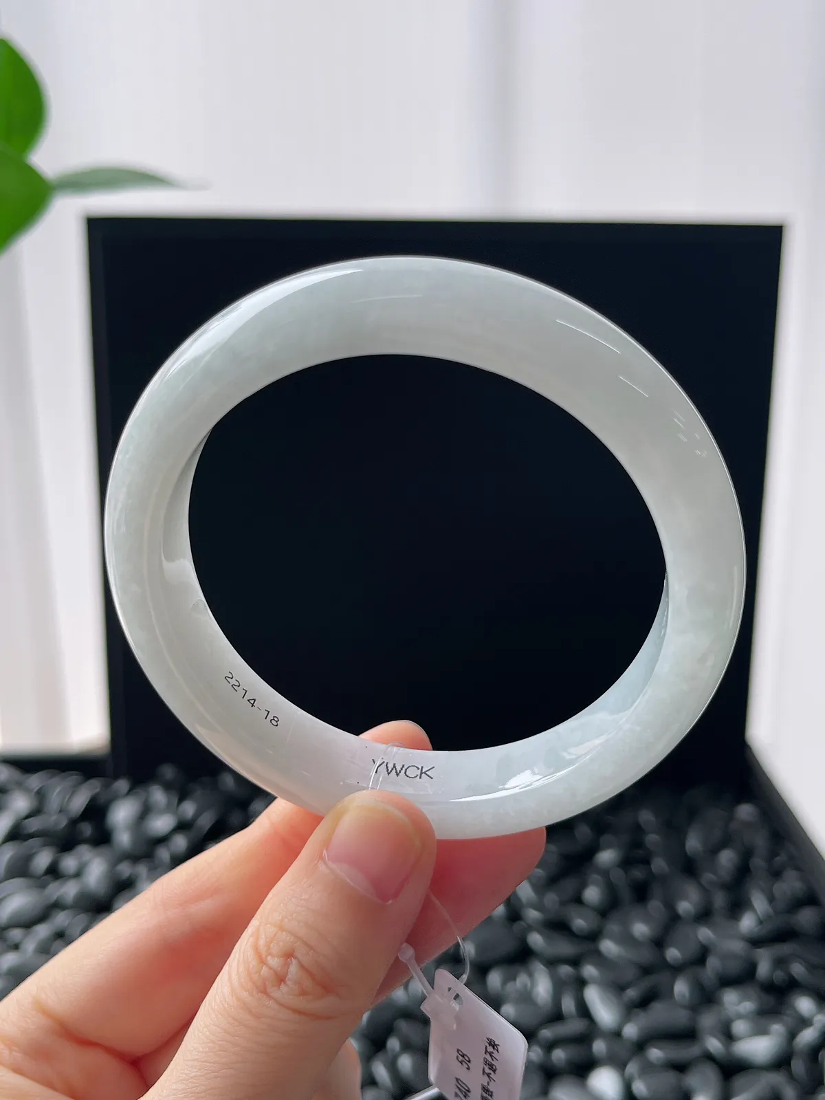 正圈58圈口，翡翠糯化种白色手镯