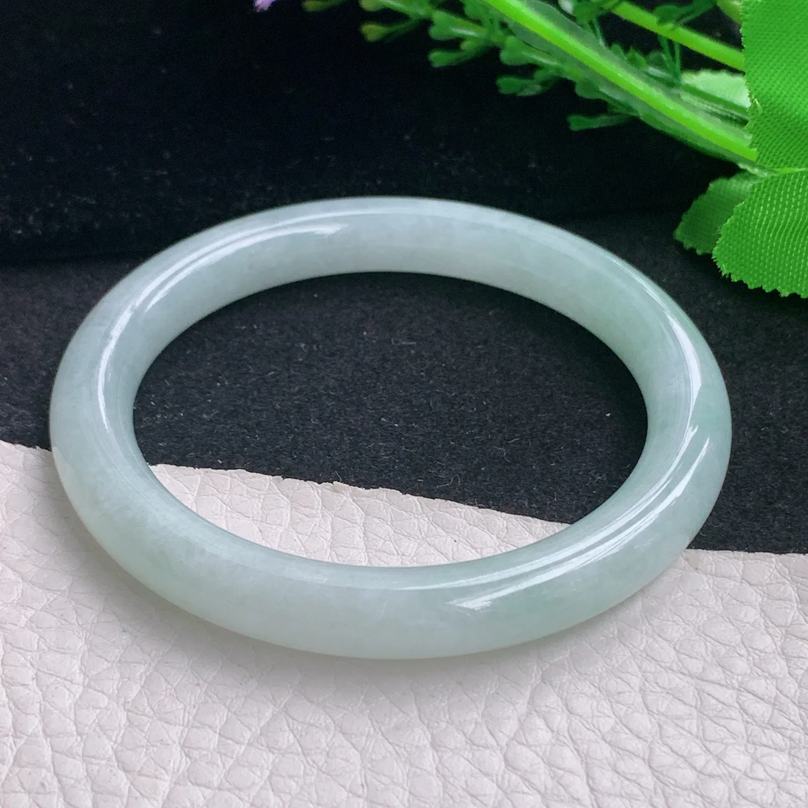 jxn自然光53.5*8.3叮当镯 缅甸翡翠a货玉手镯浅绿秀气圆条玉手环