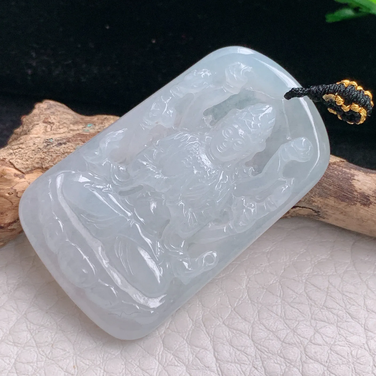 kh自然光44.3*27*5.7天然缅甸翡翠白月光水润千手观音玉吊坠 玉挂件