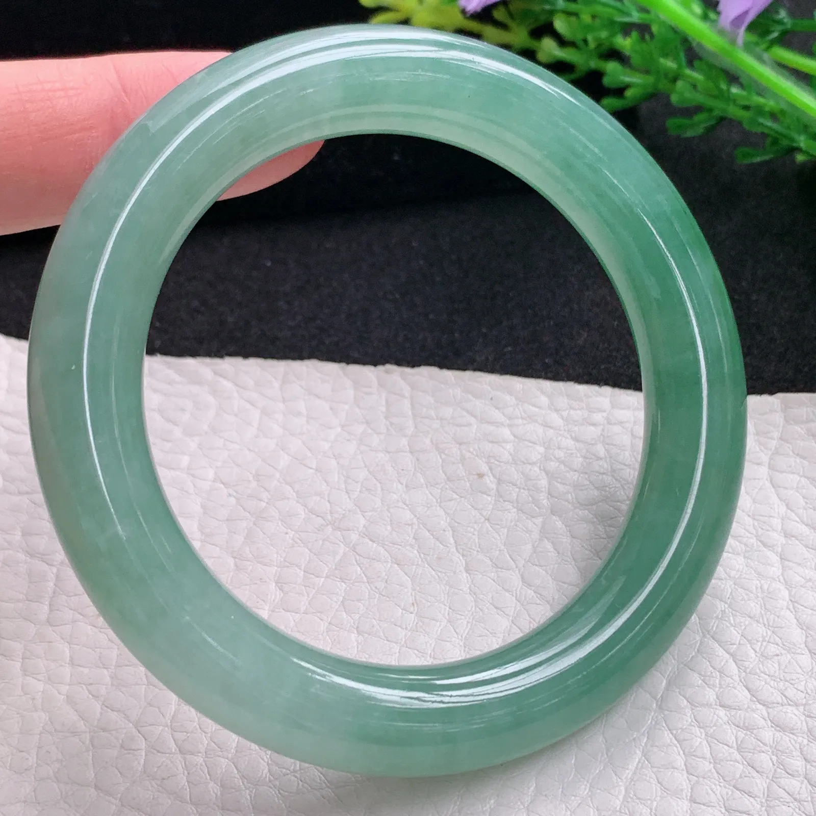 r自然光55*10.8*11美人镯 缅甸翡翠a货玉手镯冰晴绿圆条玉手环