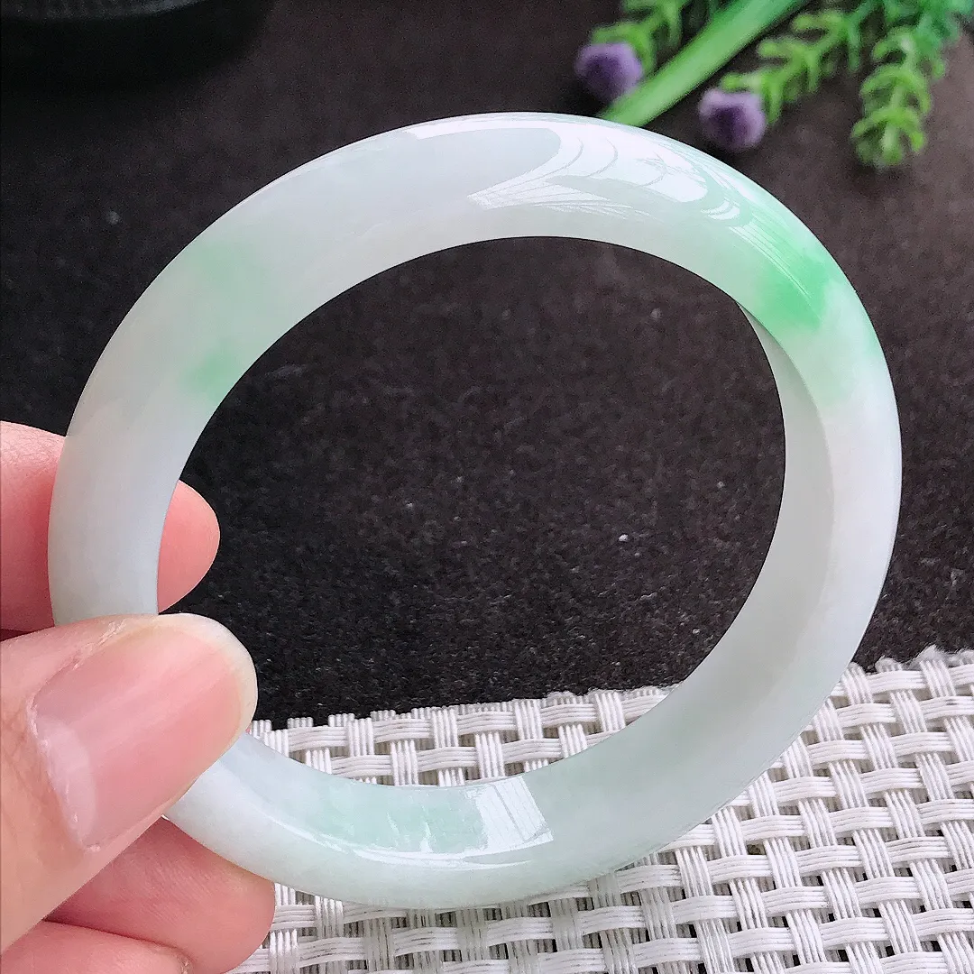 天然A货翡翠55.5/12.3/7.9老坑清爽冰润飘绿手镯宽边玉手镯