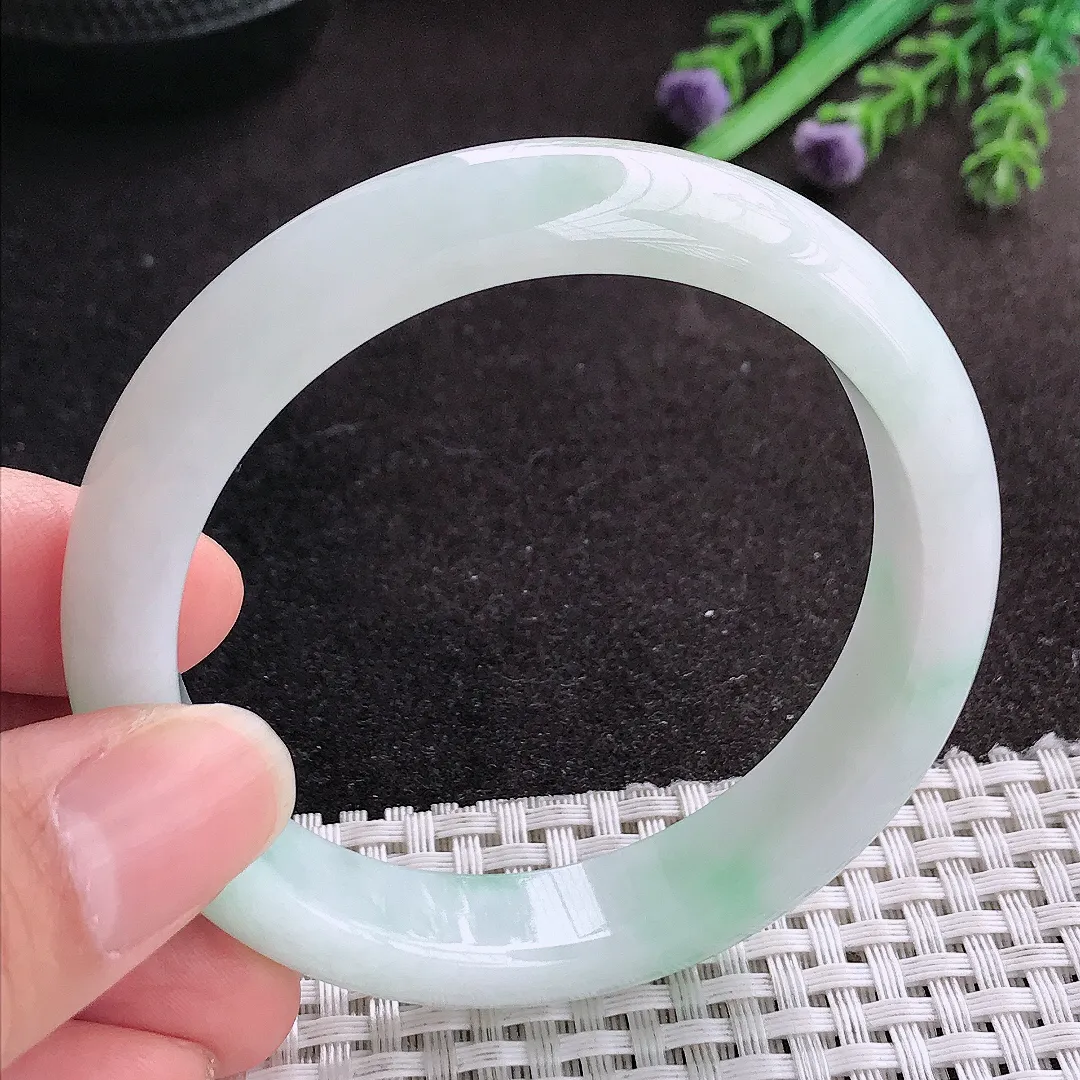 天然A货翡翠55.5/12.3/7.9老坑清爽冰润飘绿手镯宽边玉手镯