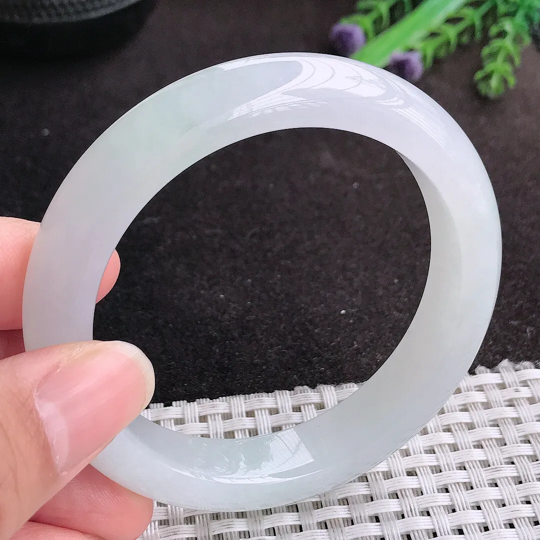 天然A货翡翠55.5/12.3/9老坑冰润果冻胶月光白手镯宽边玉手镯