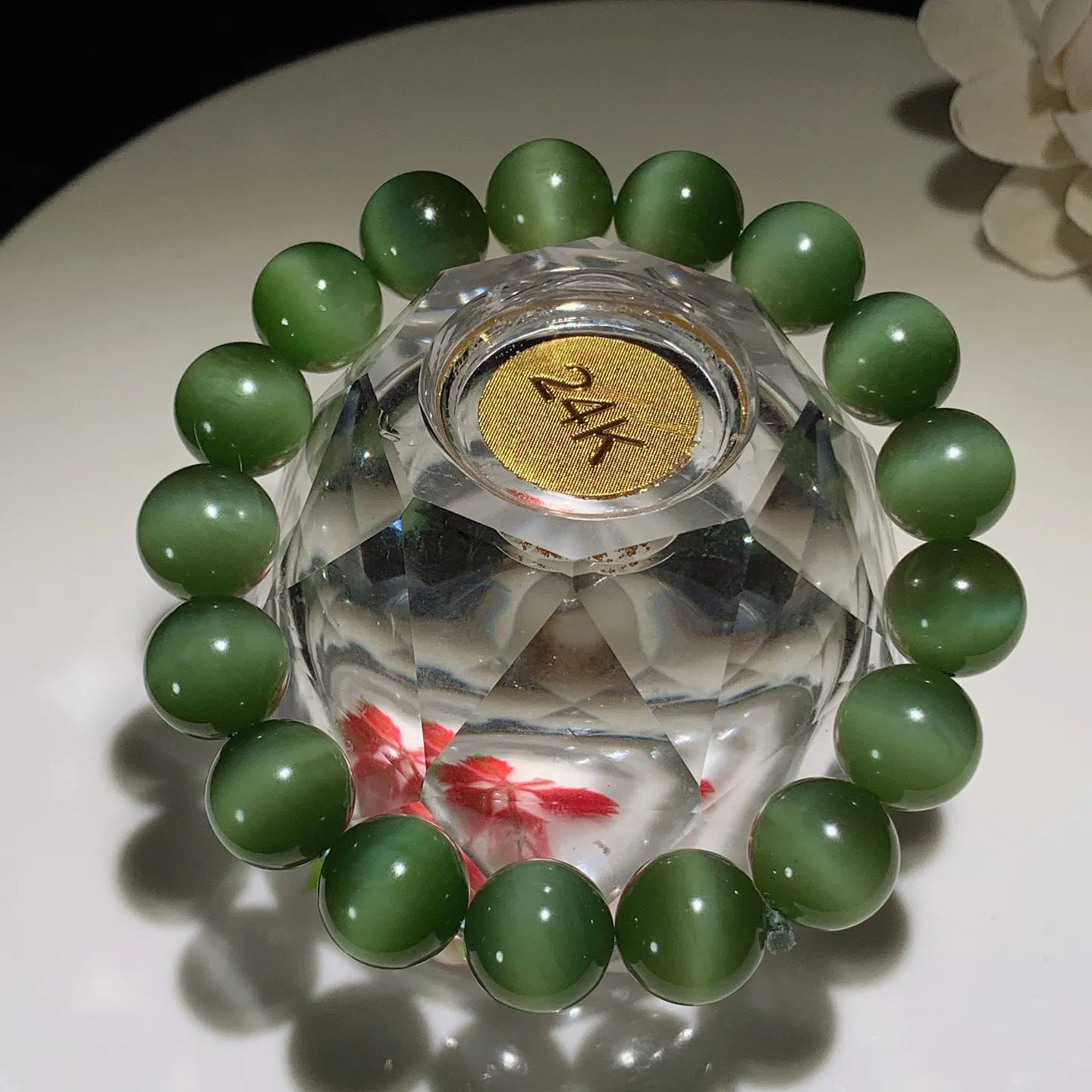 和田玉菠菜绿俄罗斯碧玉猫眼手串。单颗尺寸12重45.8克。玉质细腻油润。手推出油。佩戴高端典雅。lt251201