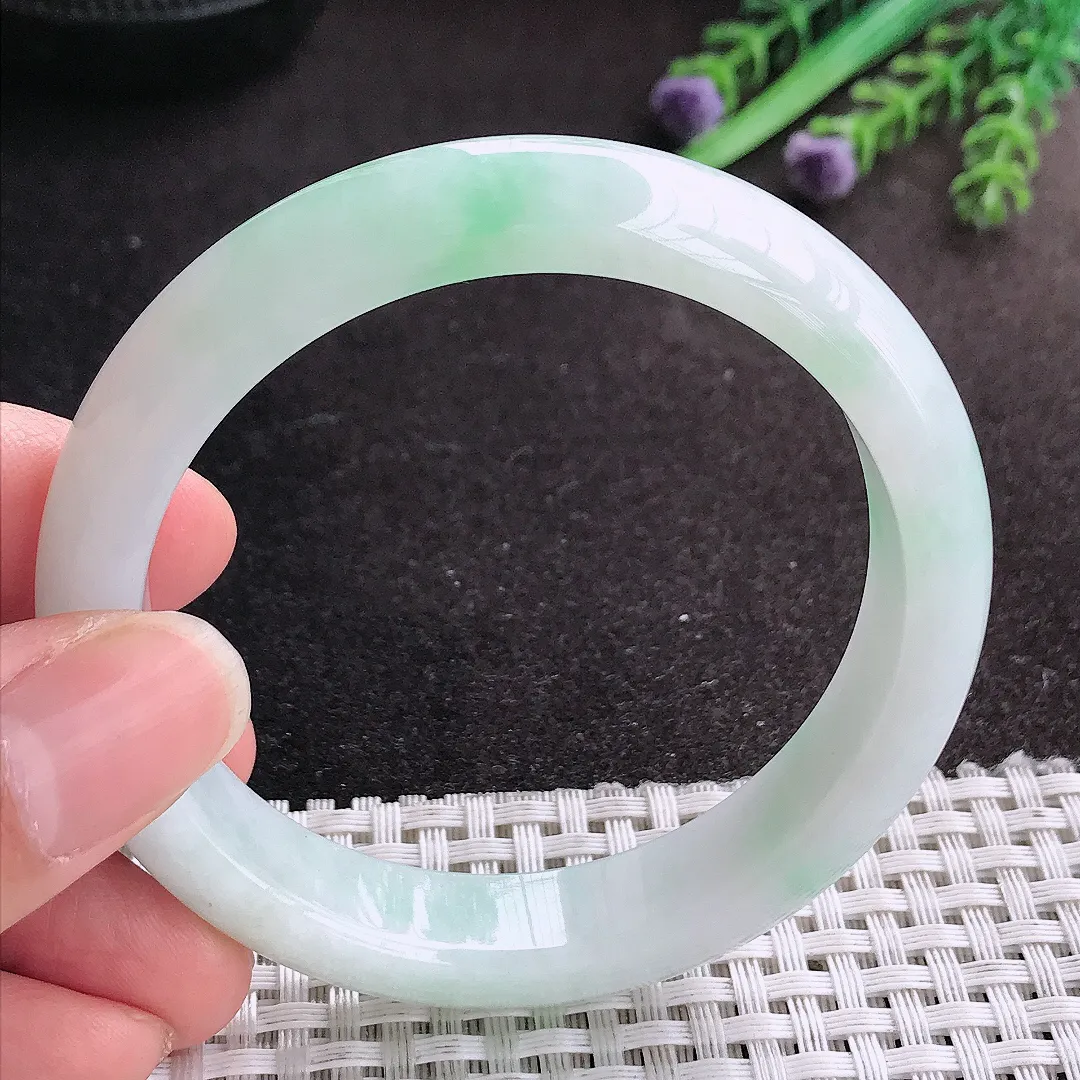 天然A货翡翠55.5/12.3/7.9老坑清爽冰润飘绿手镯宽边玉手镯