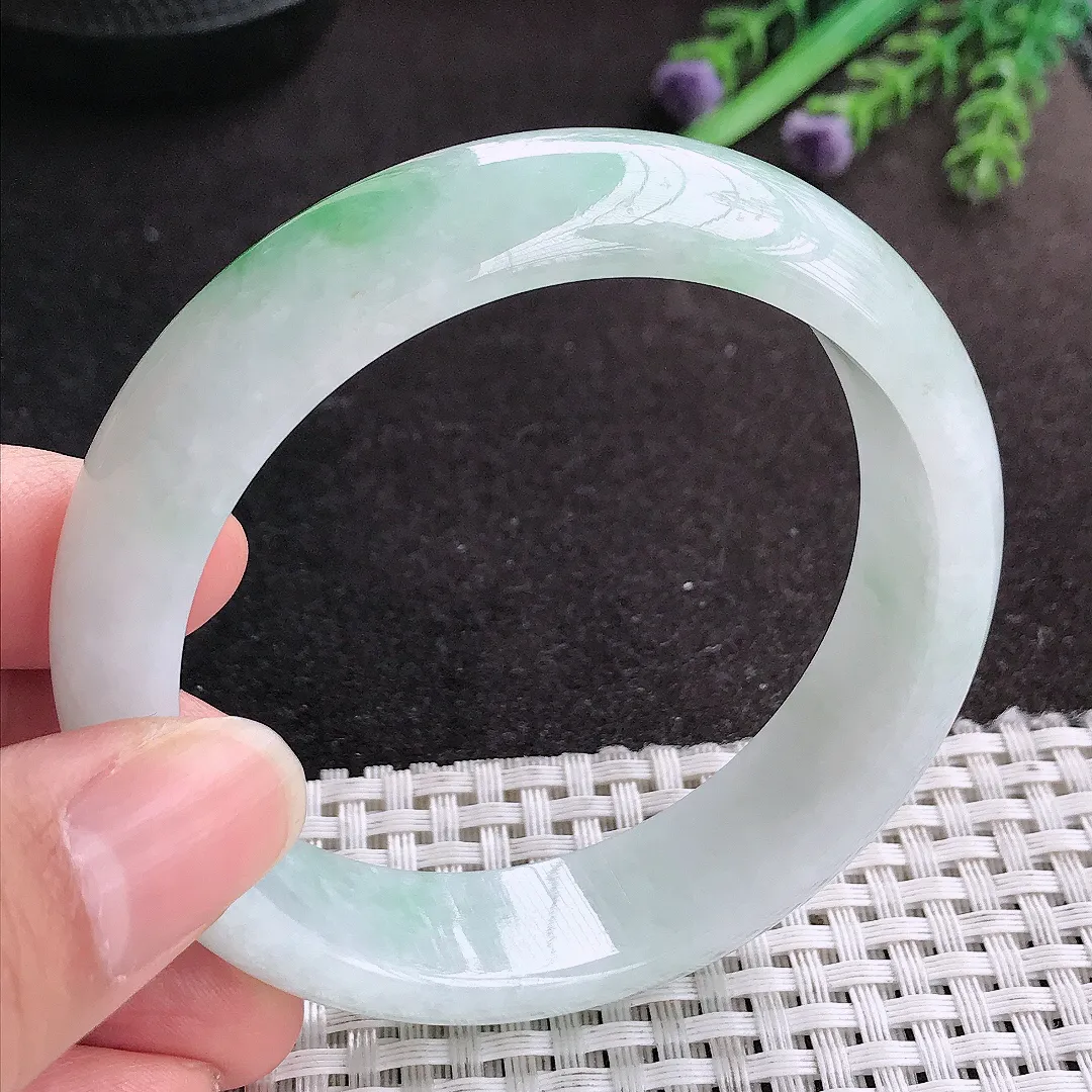 天然A货翡翠57.5/15.6/7.8老坑精美温润飘绿轮胎手镯宽边玉手镯