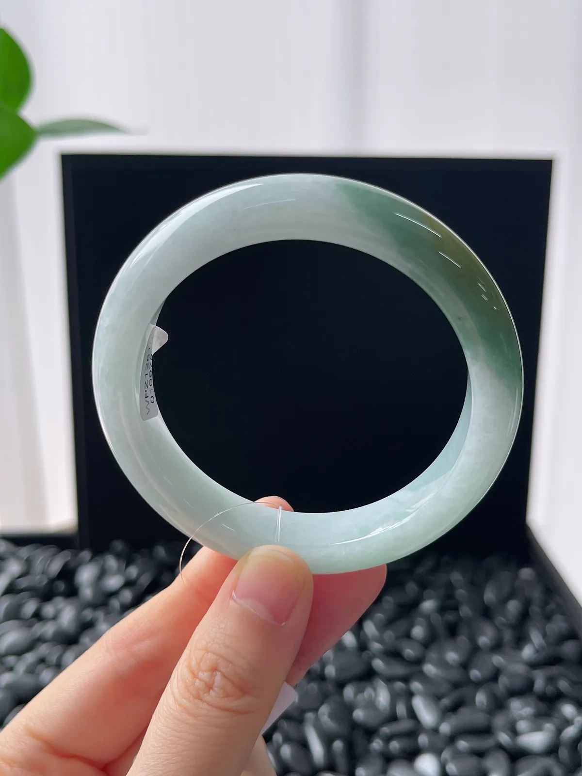 正圈53.9圈口，翡翠糯化种绿色手镯