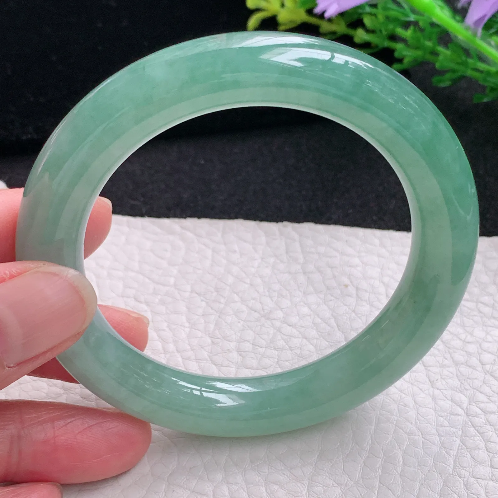 r自然光55*10.8*11美人镯 缅甸翡翠a货玉手镯冰晴绿圆条玉手环