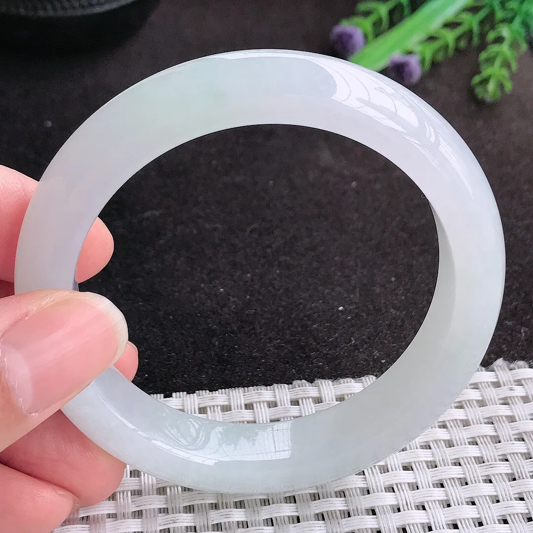 天然A货翡翠55.5/12.3/9老坑冰润果冻胶月光白手镯宽边玉手镯