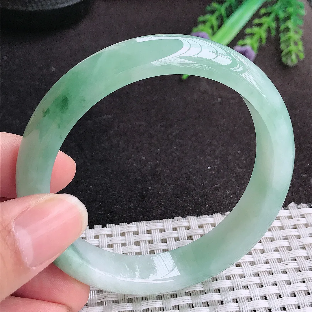 天然A货翡翠58/13.2/8老坑冰润起胶飘花手镯宽边玉手镯