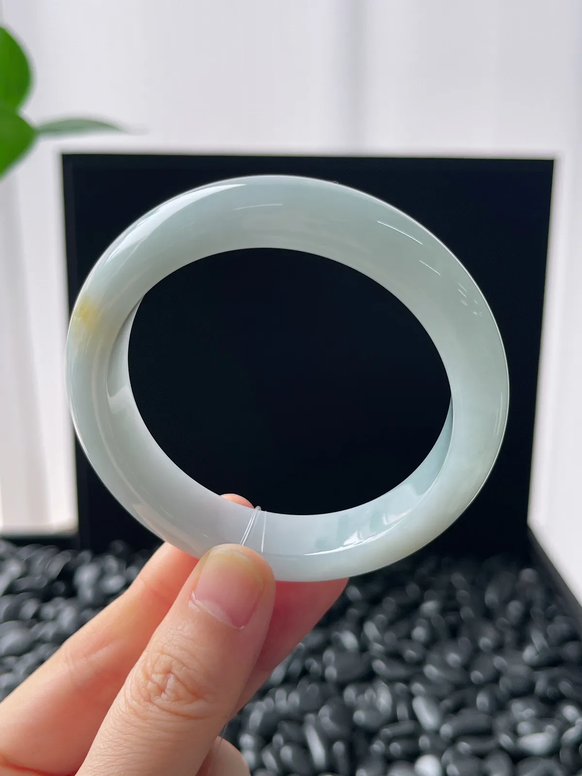 正圈53.3圈口，翡翠糯化种淡蓝色手镯