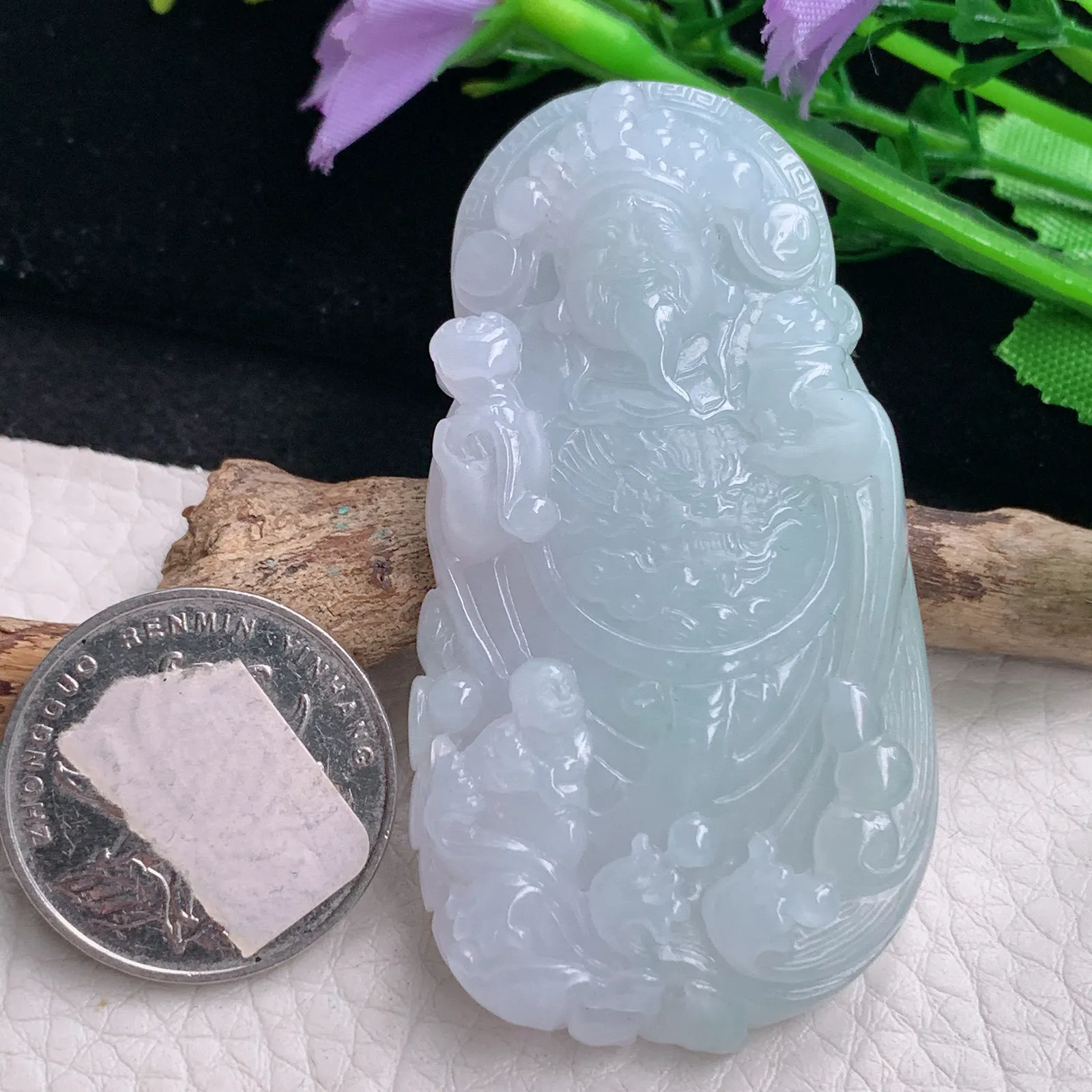 abc自然光63.2*33.5*9.3天然缅甸翡翠浅绿财神爷 财爷玉吊坠 玉挂件