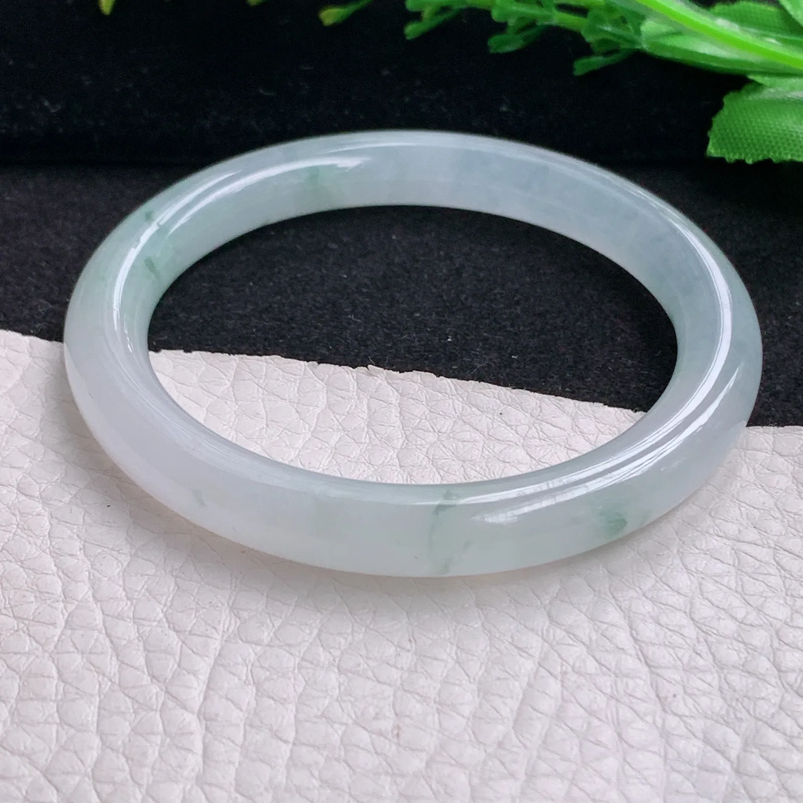 xc自然光54*8.3叮当镯 缅甸翡翠a货玉手镯冰飘花圆条玉手环