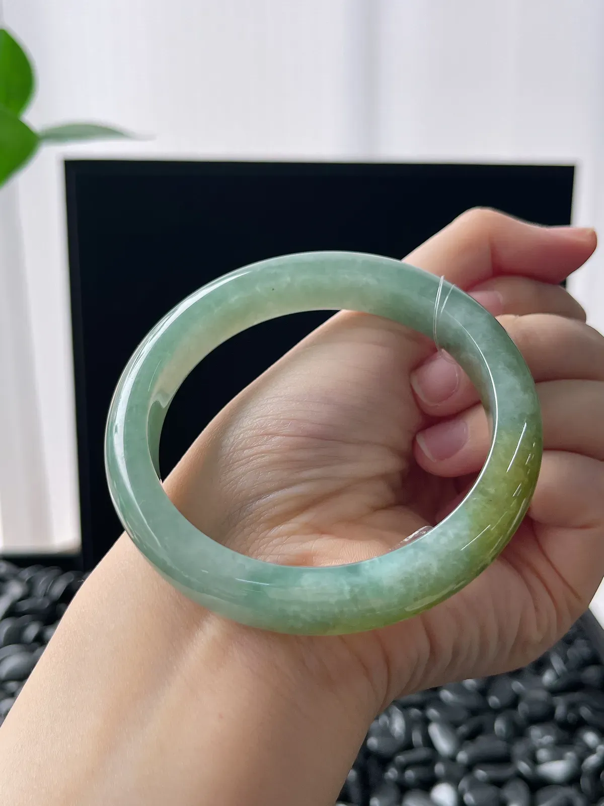 正圈57.6圈口，翡翠糯化种黄加绿手镯