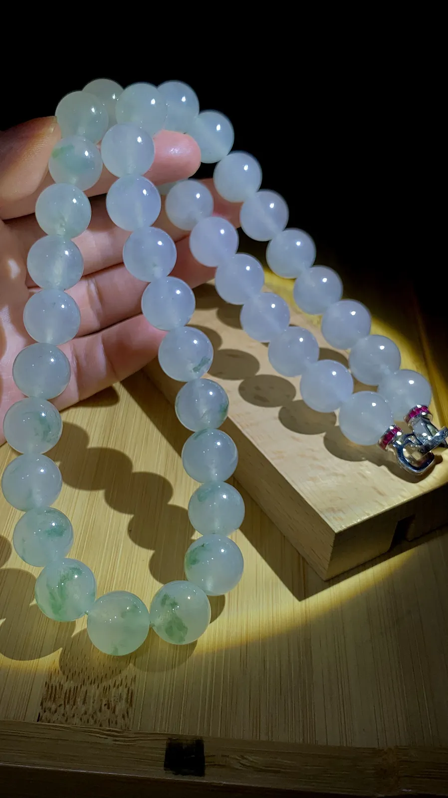 珠子珠链项链，直径约13.5mm，41粒，172g，
18K金，南非钻，红蓝宝扣子，