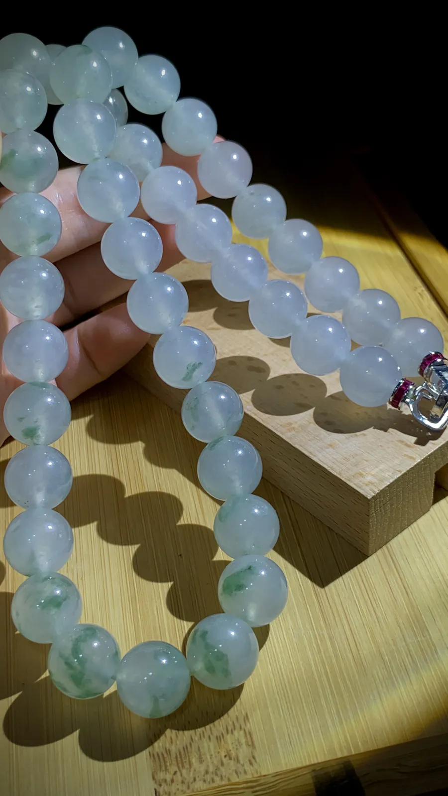 珠子珠链项链，直径约13.5mm，41粒，172g，
18K金，南非钻，红蓝宝扣子，