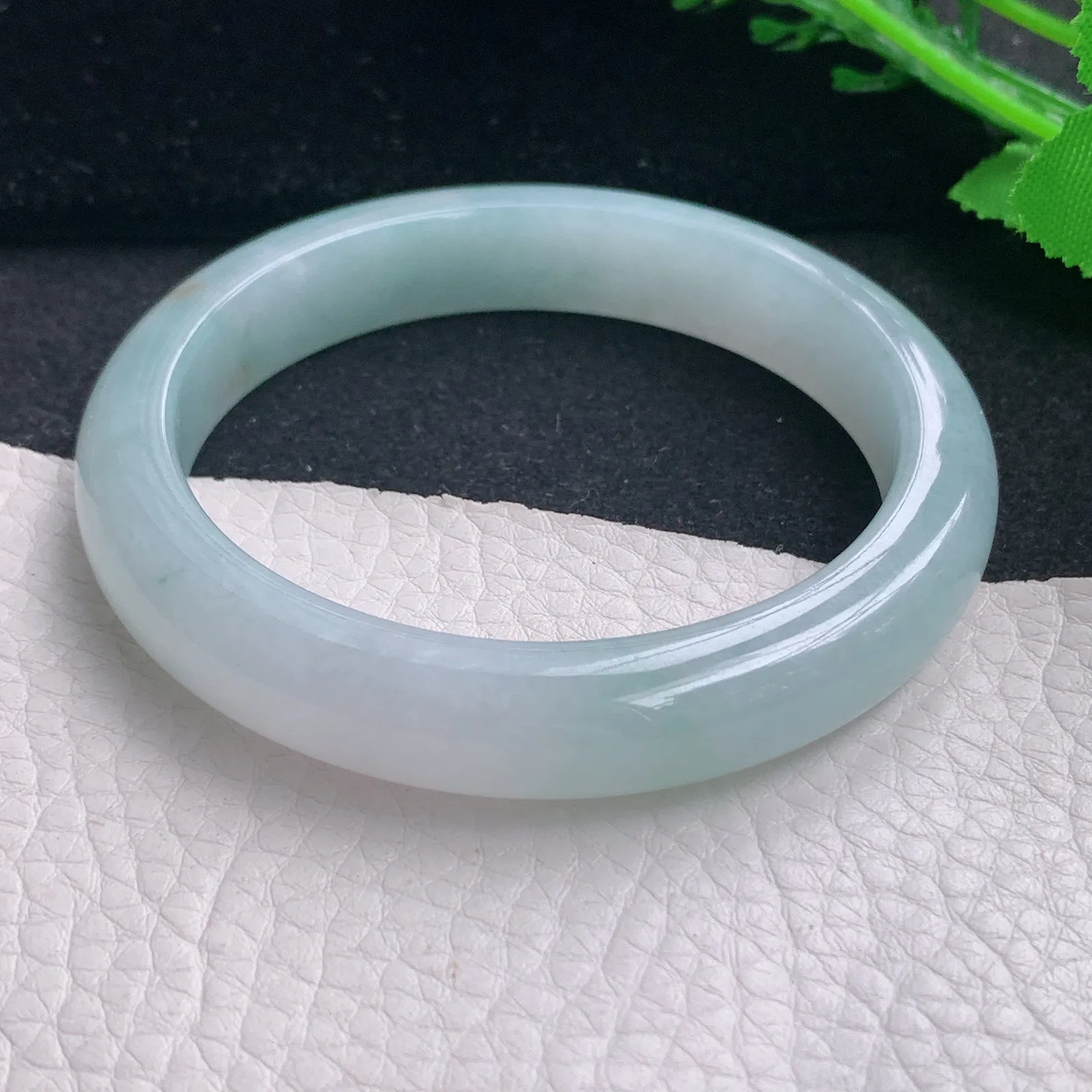 jxn自然光56.5*11.2*8.2平安镯 缅甸翡翠a货玉手镯冰胶飘花宽边玉手环