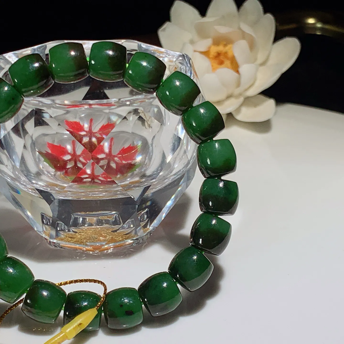 和田玉粉青红皮料俄罗斯碧玉直切老型珠手串。单颗尺寸9/10！玉质细腻油润。手推出油。佩戴高端典雅。l