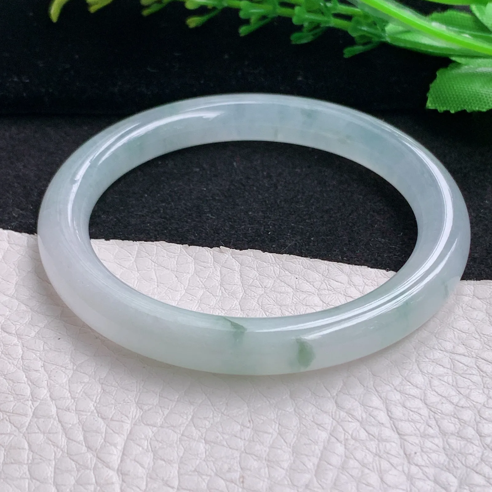 xc自然光54*8.3叮当镯 缅甸翡翠a货玉手镯冰飘花圆条玉手环