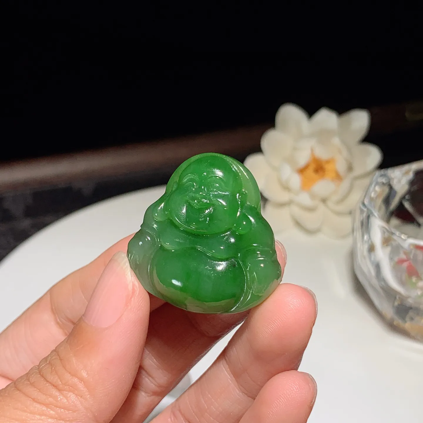 和田玉阳绿俄罗斯碧玉佛引福来挂件。尺寸31/31/10重14.5克。玉质细腻油润。手推出油。佩戴高端