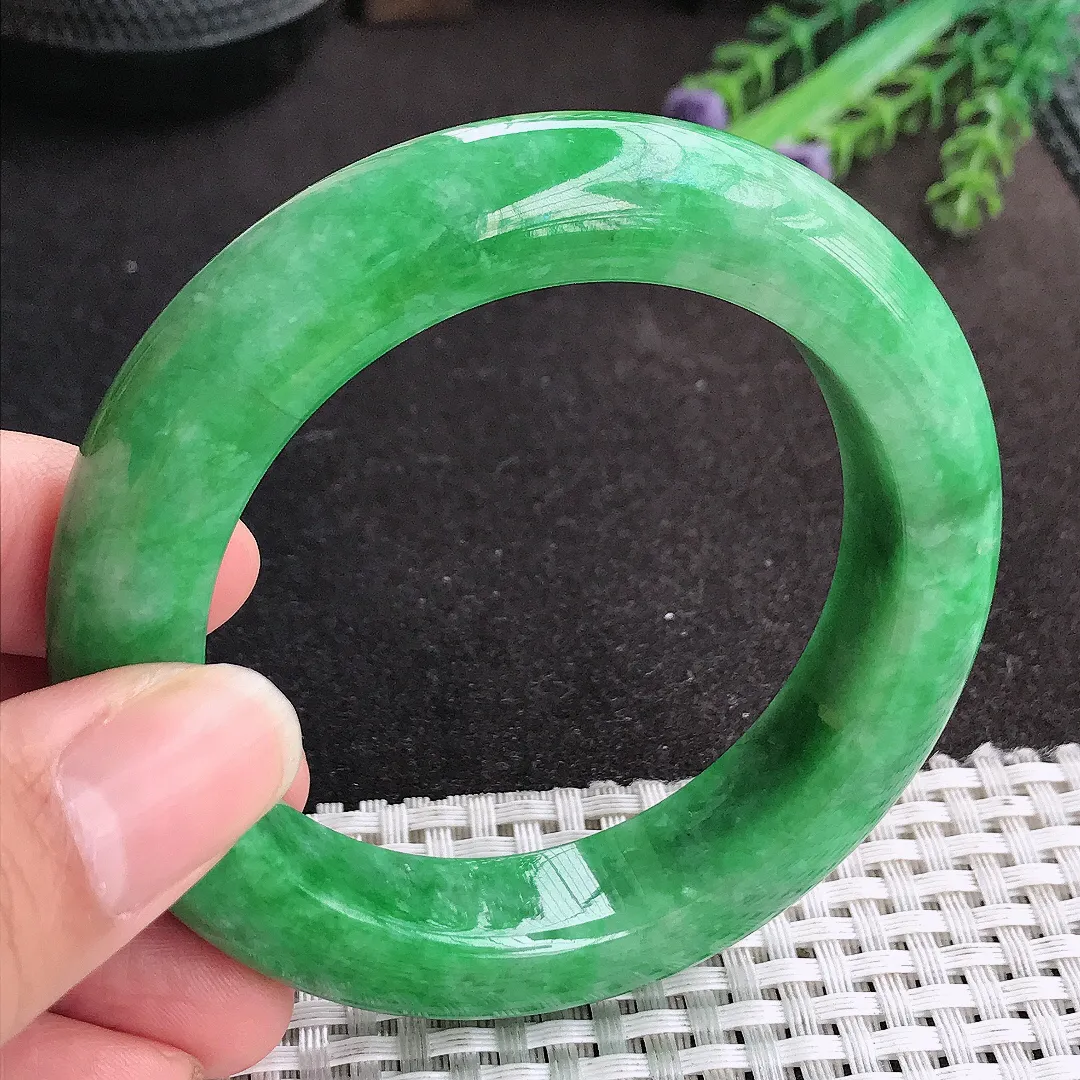 天然A货翡翠55.3/13.6/10.8老坑精美温润满绿辣阳绿手镯宽边玉手镯