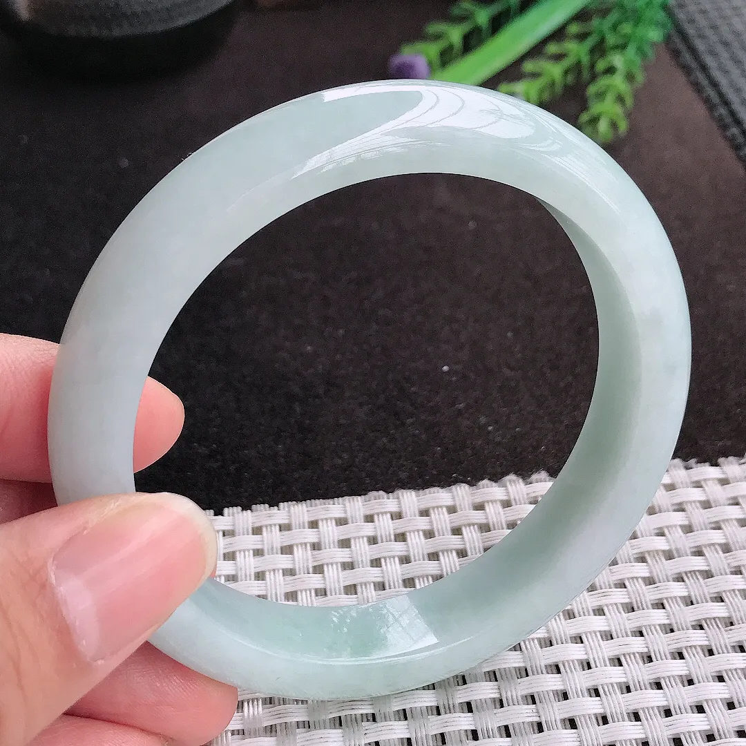 天然A货翡翠60.5/12.7/8.6老坑秀气温润大圈口手镯宽边玉手镯