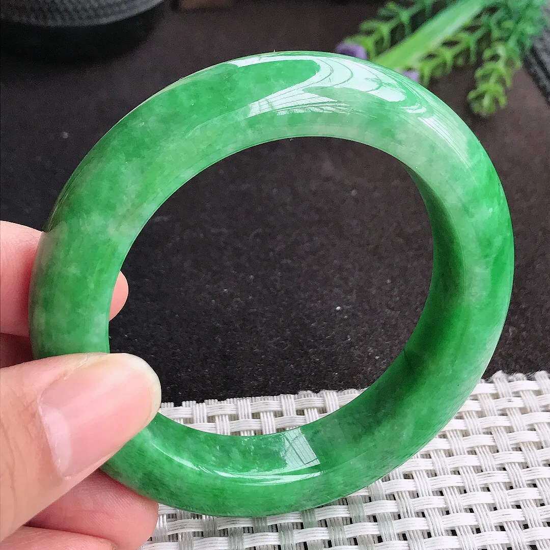 天然A货翡翠55.3/13.6/10.8老坑精美温润满绿辣阳绿手镯宽边玉手镯