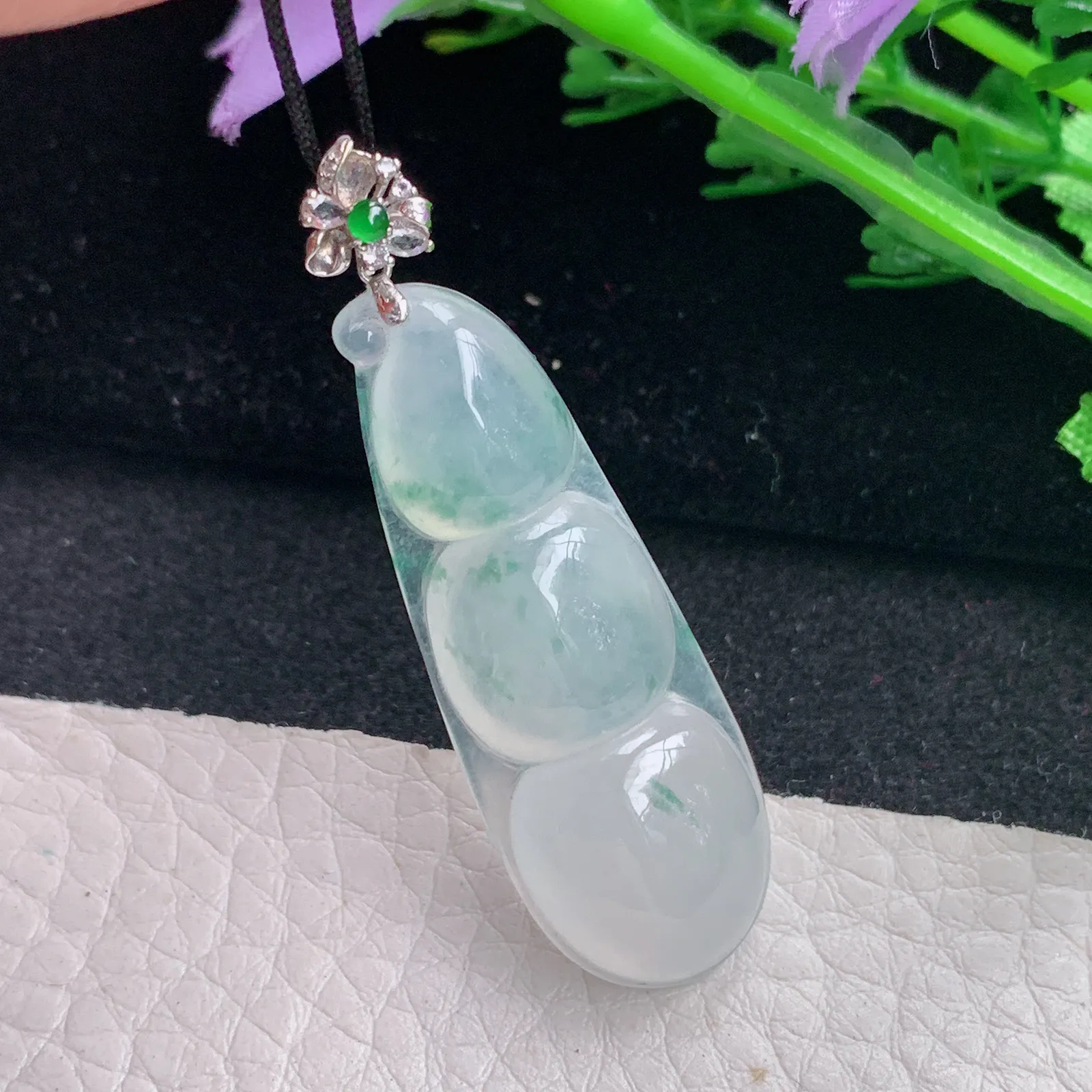 abc自然光48*14.3*6天然缅甸翡翠冰飘花平安豆 四季豆玉吊坠 玉挂件