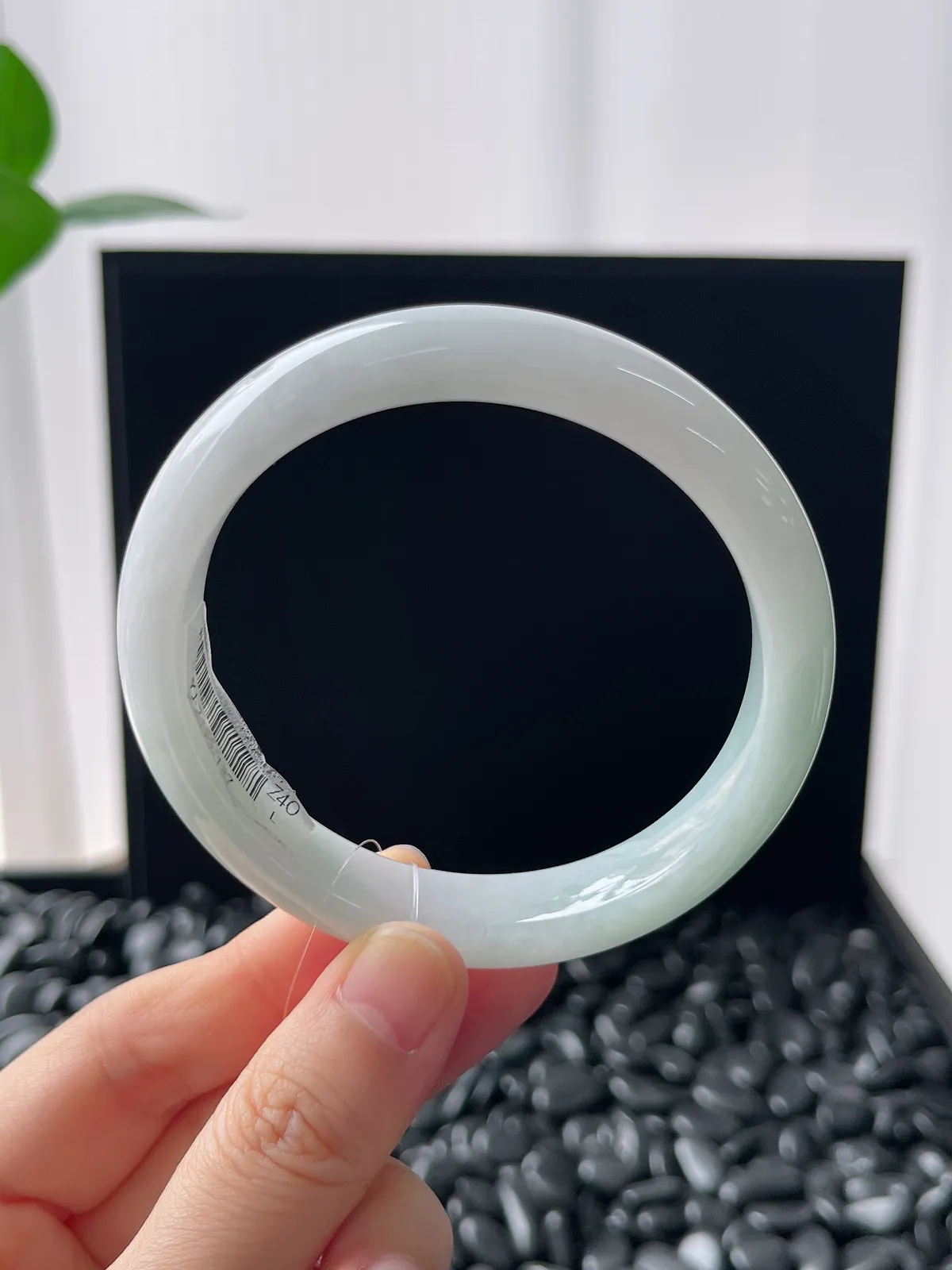 正圈57.8圈口，翡翠糯化种白色手镯