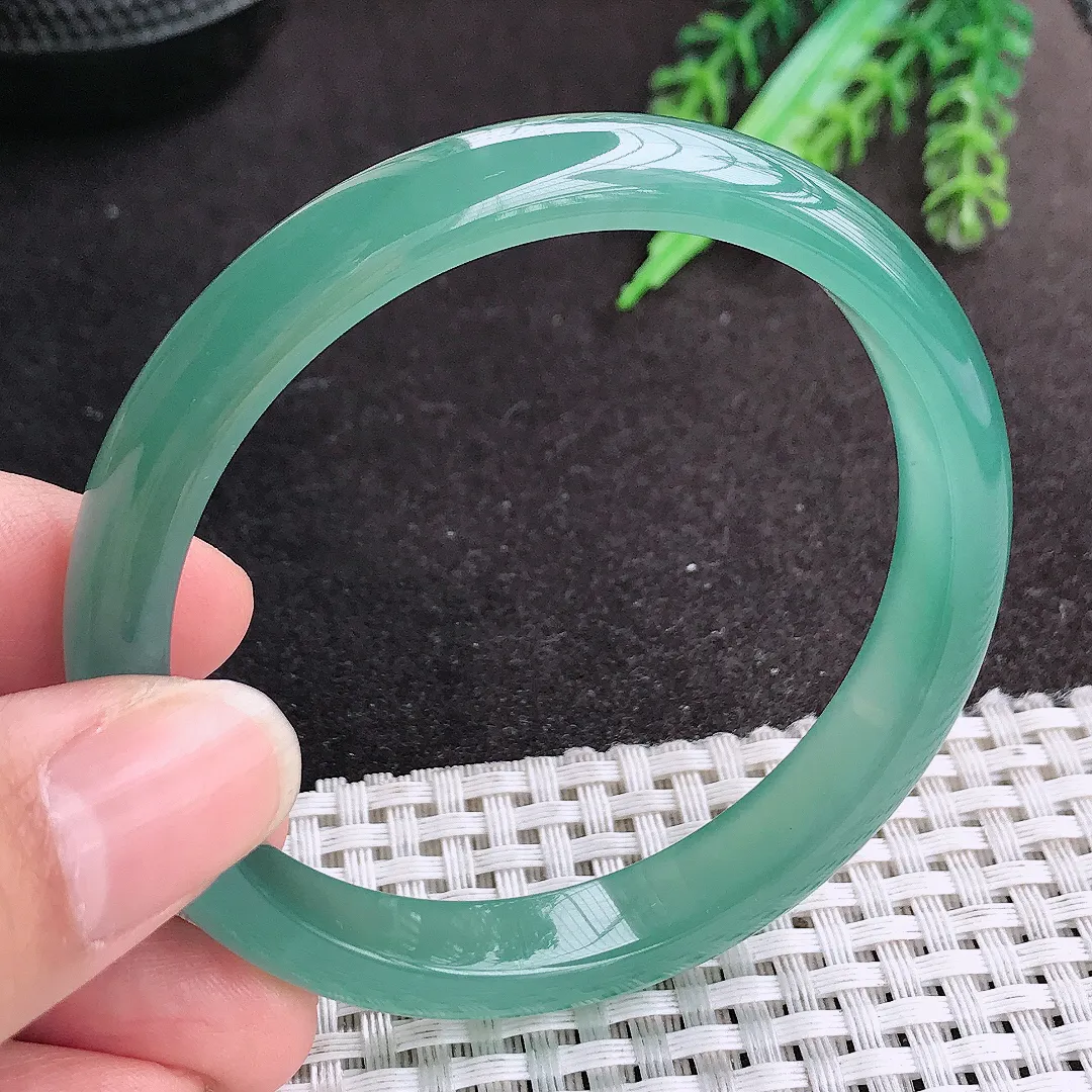 天然A货翡翠57.5/10.2/6.5老坑冰胶果冻冰纯满色天空蓝冰蓝手镯宽边玉手镯